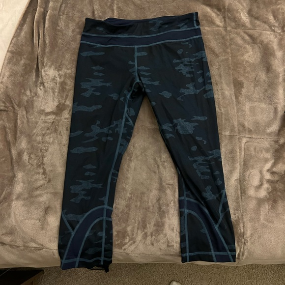 Blue Camo crop Lululemon Leggings - Picture 3 of 4